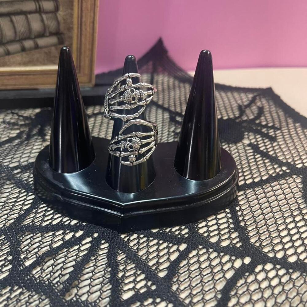 Gothic skeleton hand wrap ring